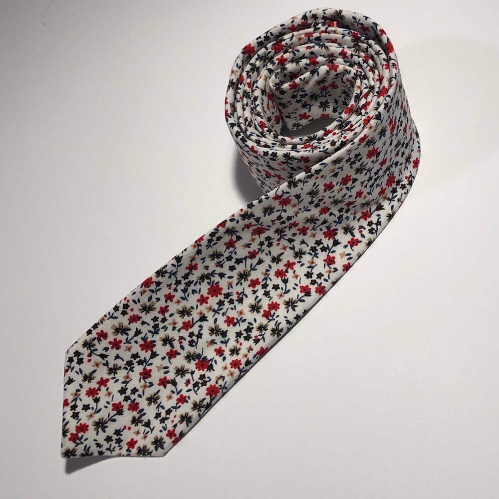 White Floral Tie